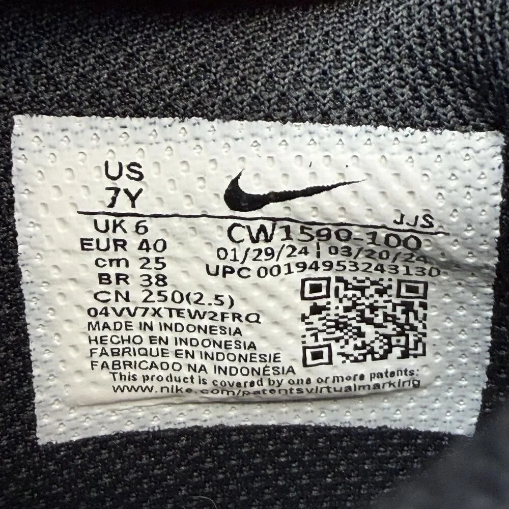 Nike Dunk Low Shoes Boys Size 7Y Black White Basketball Sneakers CW1590-100